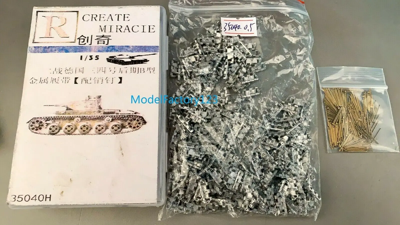 

R Model CQ35040H 1/35 Metal Track and Metal Pin for German PZ Kpfw III IV Late B