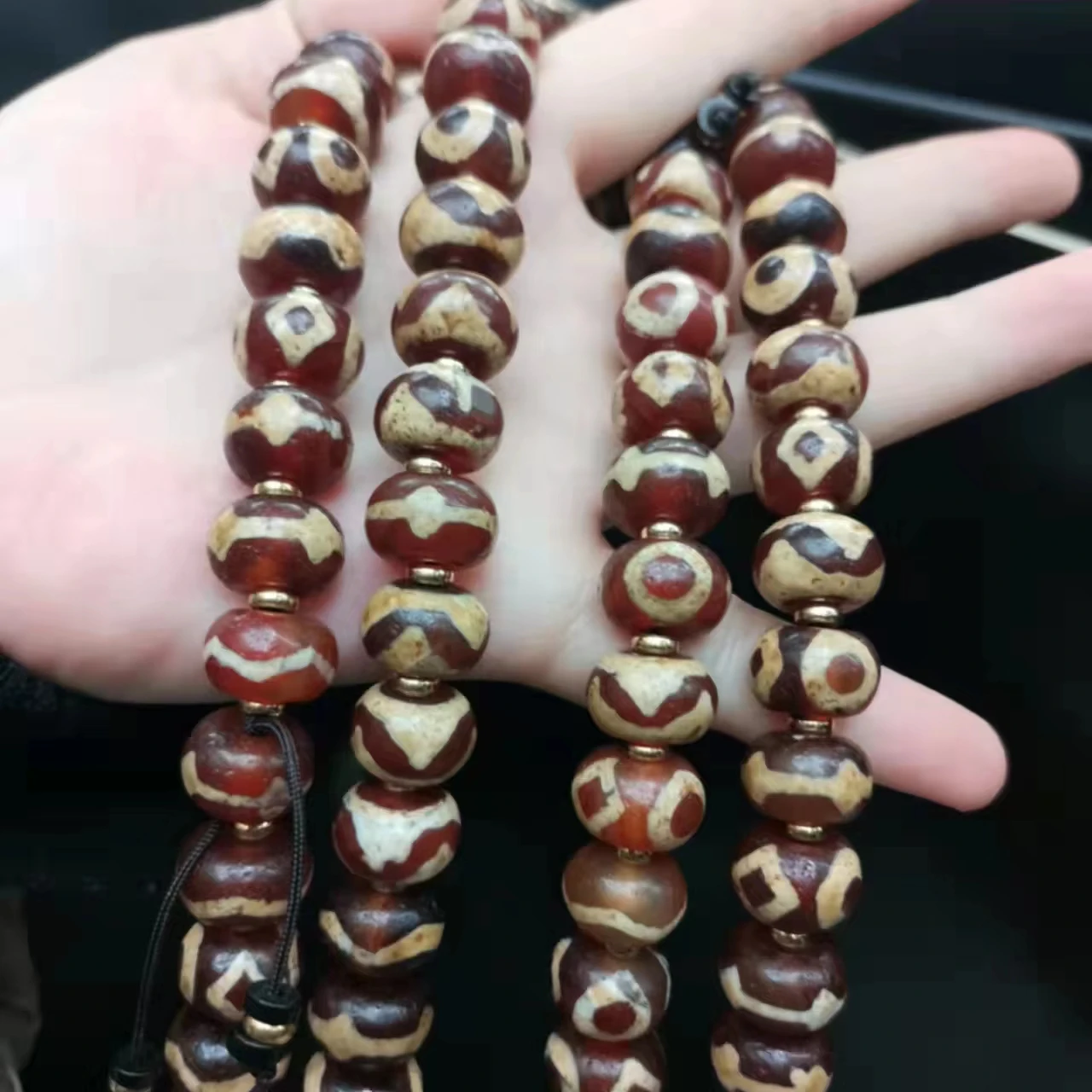 

1pcs/lot Natural old agate dzi red yellow line necklace Weathered Abacus beads Retro gorgeous Multi-pattern jewelry folk-custom