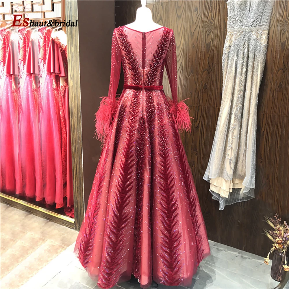 Elegant Dubai Evening Night Dress 2023 Long Sleeves A-Line O Neck Velvet Crystal Side Pockets Feathers Formal Party Gowns