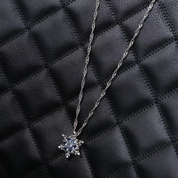 Christmas Gift Fashion Snowflake Crystal Pendant Necklace for Women Girls