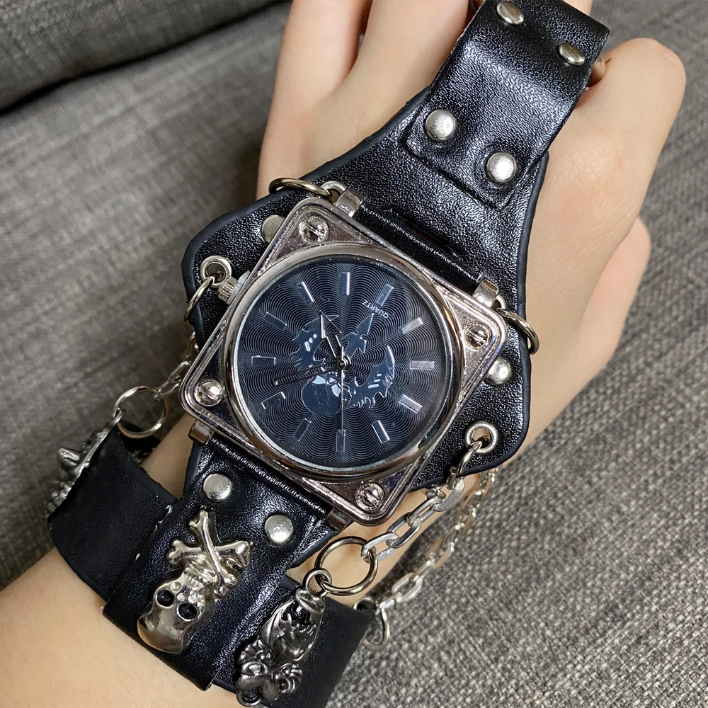 Hot Sale Black Leather Men\'s Watch Ladies Watch Fashion Skull Big Dial Quartz Couple Watch Reloj Hombre Reloj Mujer Montre