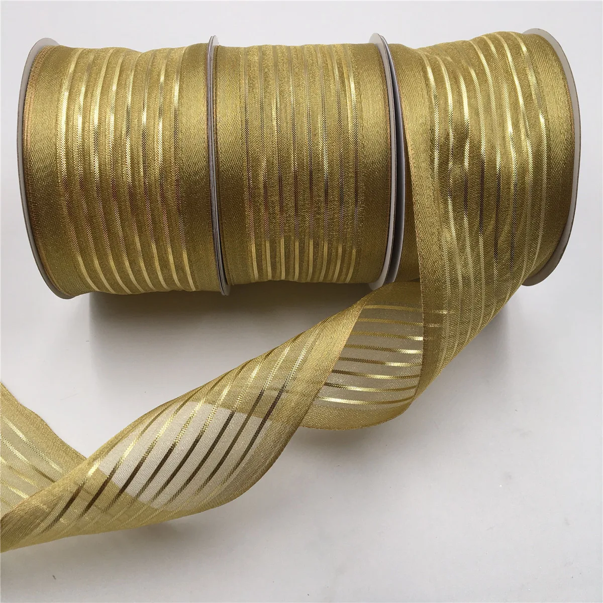 

25YARDS 63MM Wired Edge Metallic Organza Ribbon with Gold Glitter Stripes for Birthday Decoration Chirstmas Gift DIY Wrapping