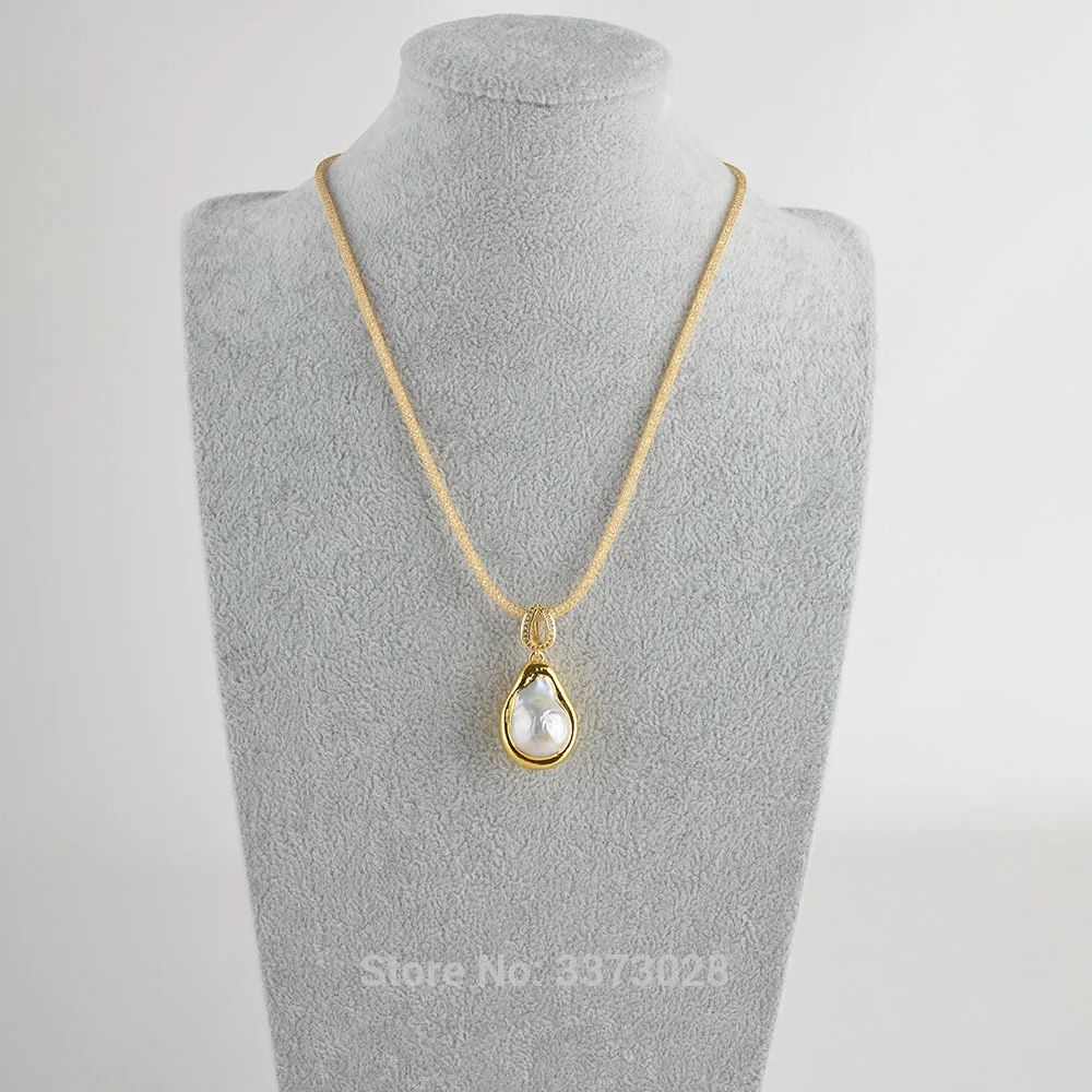 

17'' Gold Plated White Baroque Pearl Pendant Necklace