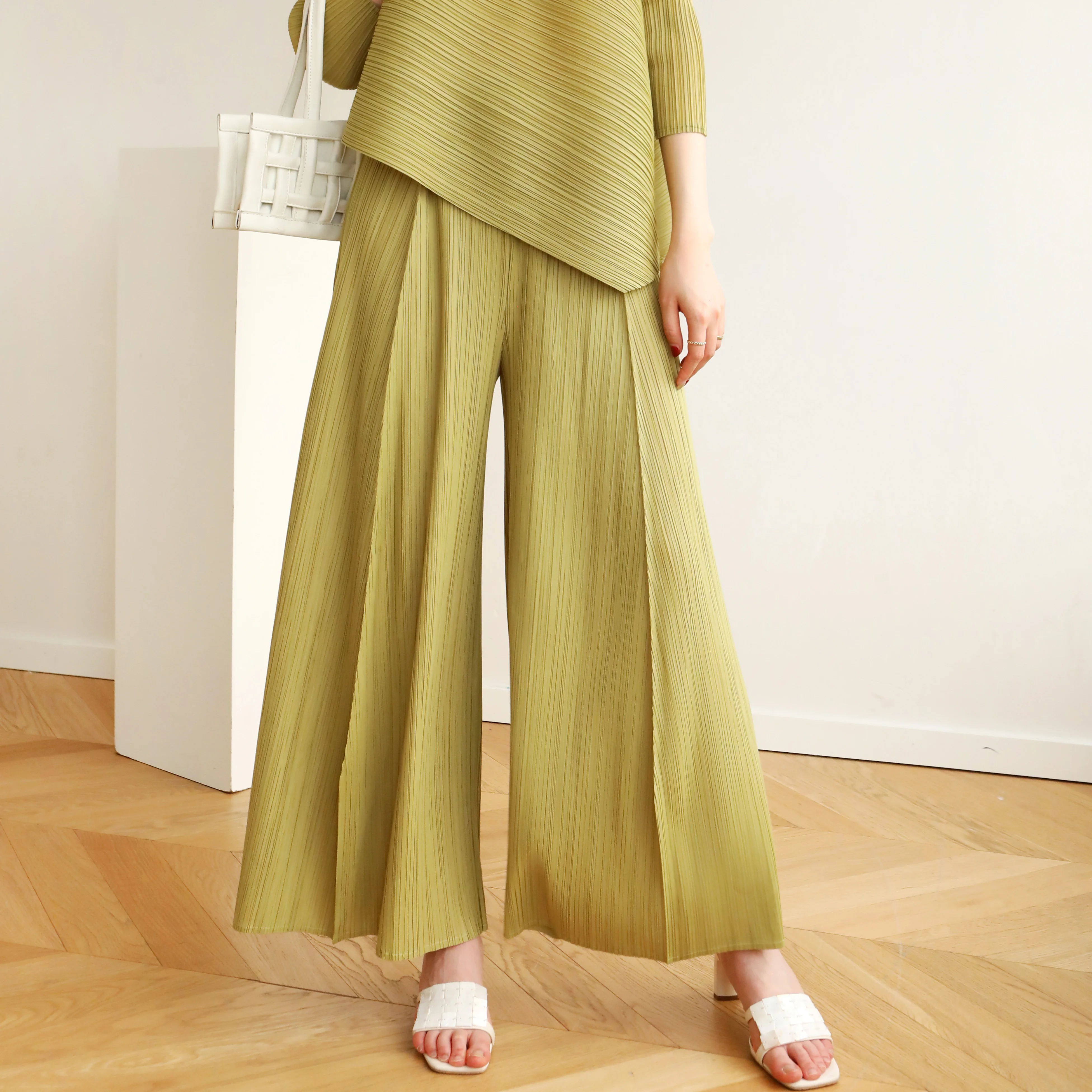 The counter synchronizes  Miyake fold high waist fashion joker leisure elastic waist wide leg pants Pleats