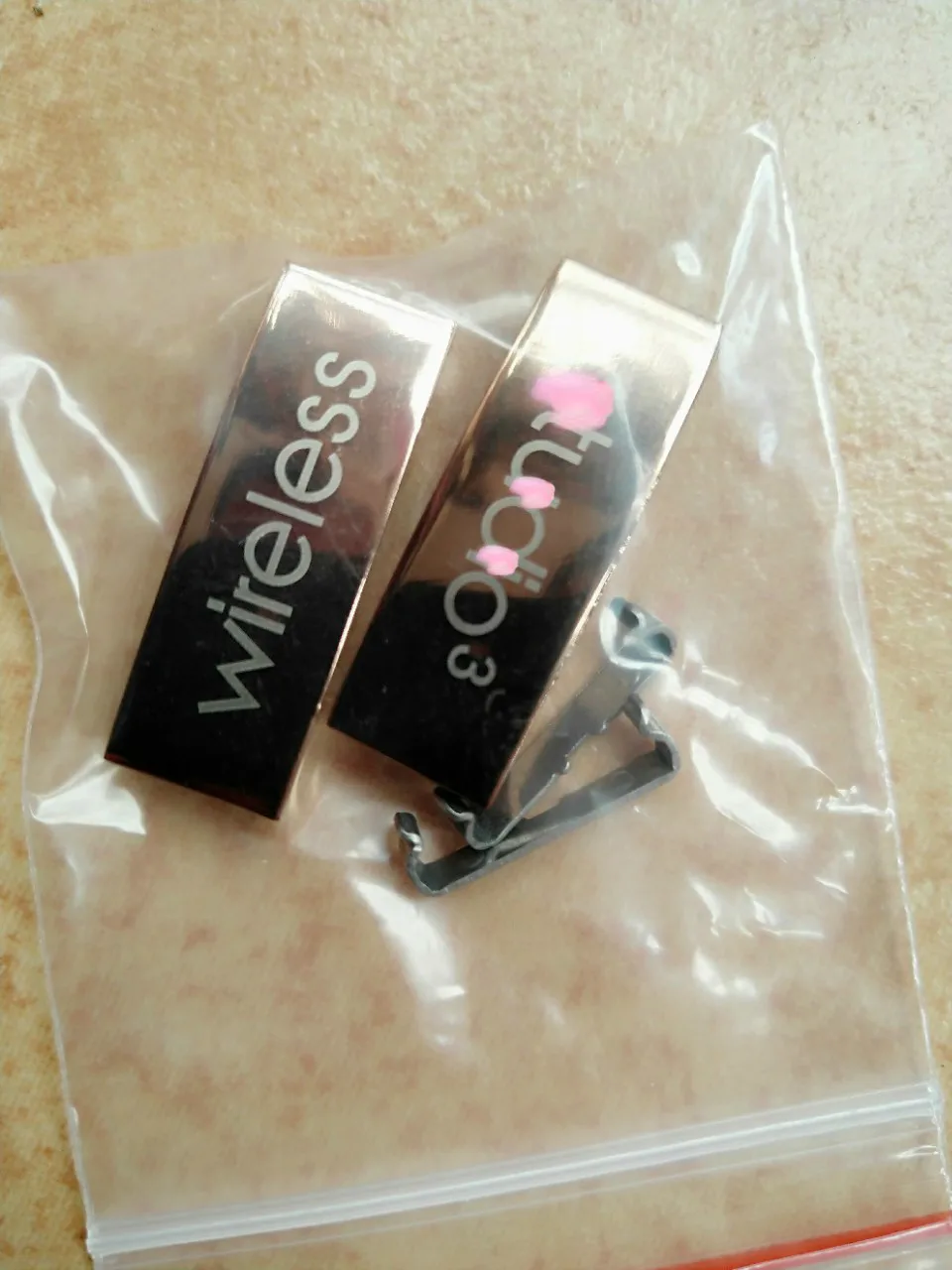 เปลี่ยนหัวเข็มขัดโลหะสำหรับ Studio 3.0หูฟังอะไหล่ซ่อมล็อคจิตโลโก้สำหรับ Beats Studio3.0ชุดหูฟังไร้สาย