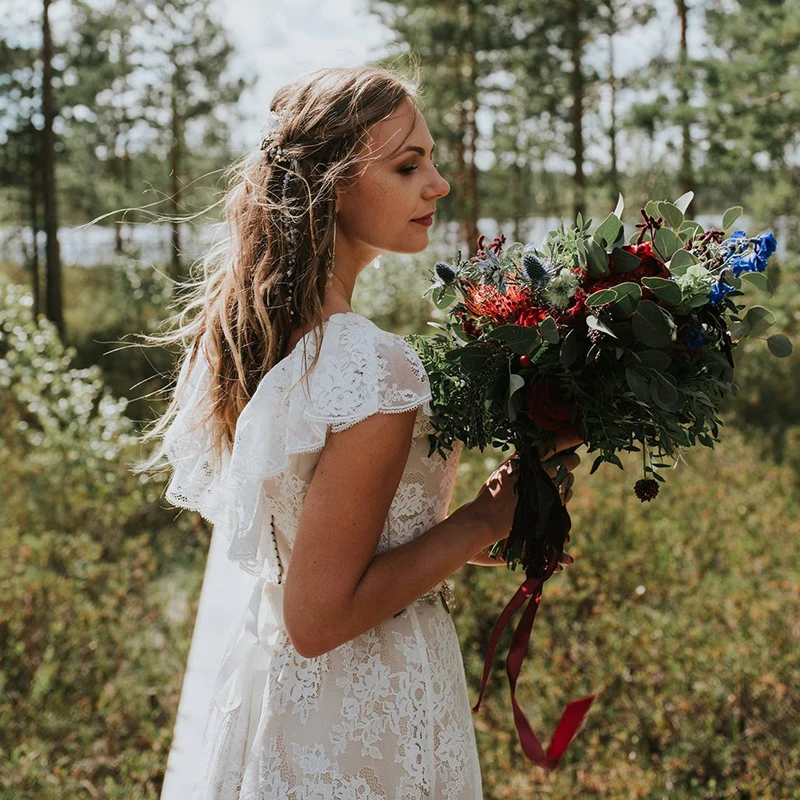 Linia plaża Boho weselny sukienka koronki z falbankami romantyczny czeski ucieczka rękawy Cap w stylu rustykalnym Backless suknia ślubna wykonane na zamówienie