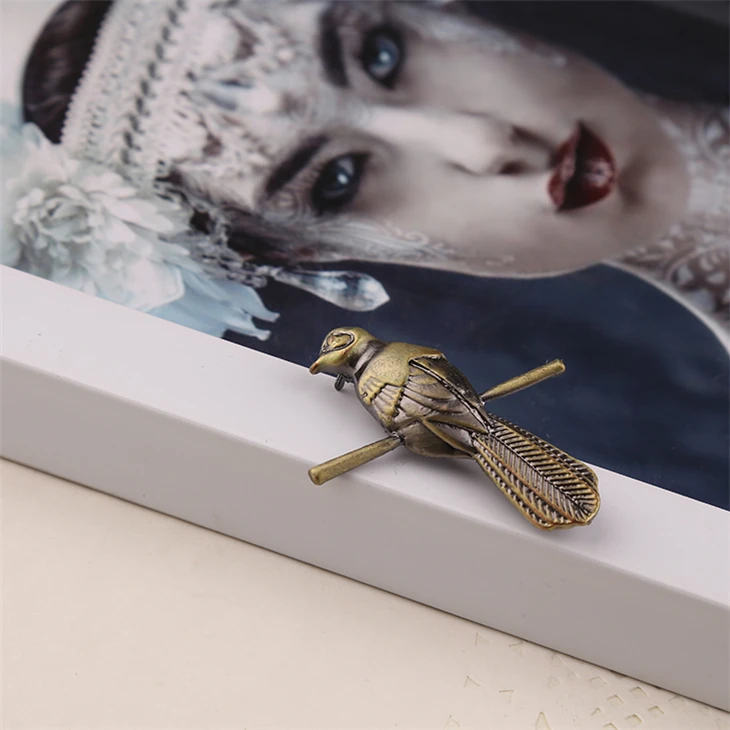 Bird Brooch Song Of Ice And Fire Little Finger LittleFinger Petyr Baelish Pin Badge New Movie Animal Jewelry Men Women Wholesale