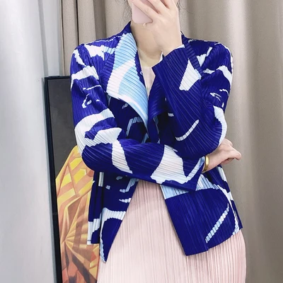 HOT SELLING  Fashionable joker fold long sleeves geometry print coat  turndown collar Cardigan coat  IN STOCK