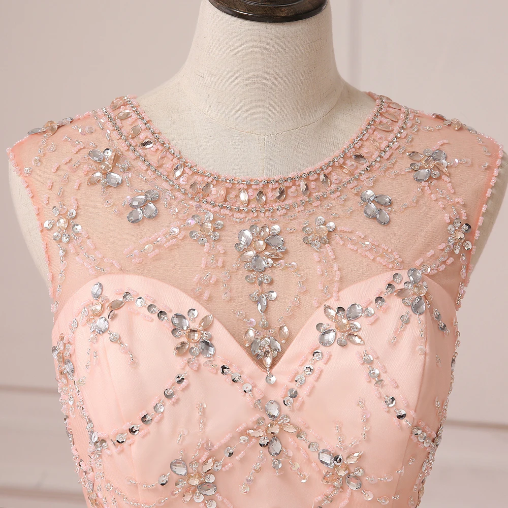 2020 Quinceanera Abito Corallo Scoop Neck Sheer Senza Maniche In Rilievo Strass Abito di Sfera Dolce 15 Abiti di Tulle Abiti Del Partito