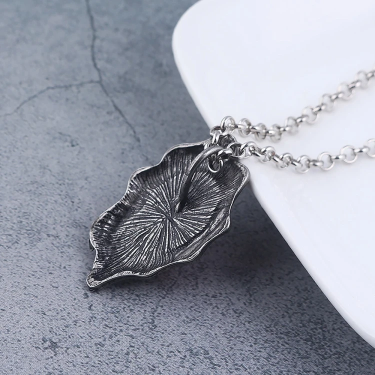 Cosplay Jewlery Pendant Necklace Halloween Kids Gifts DMC Dante Cosplay Accessory Chain Necklace Red Stone Pendant Alloy