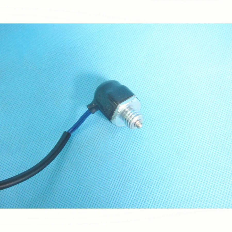 Car accessories reversing light backup lamp switch F5E1-17-640 for Mazda 323 protege BJ 1998-2005 Premacy  Mazda 3 2003-2012