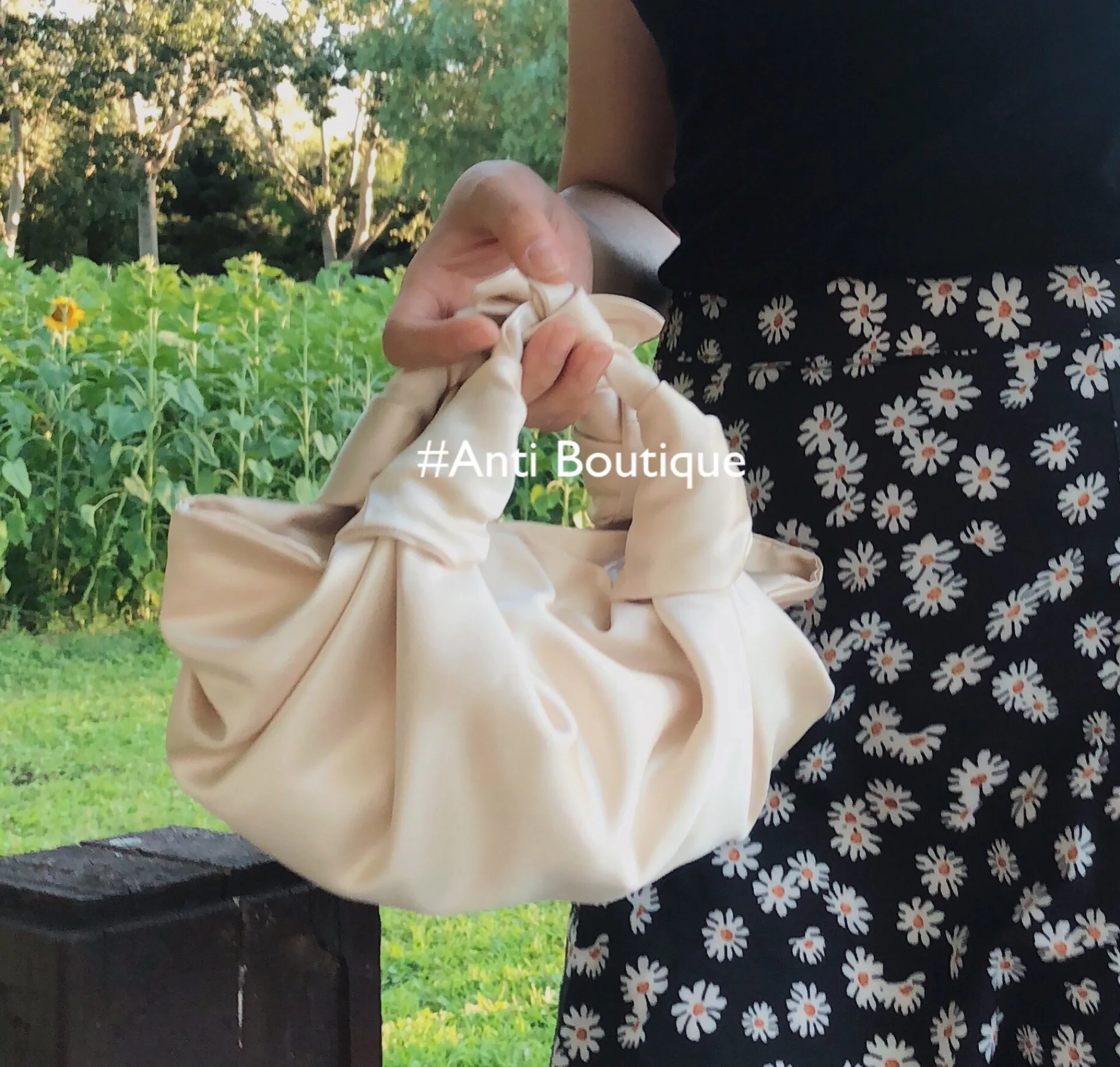 Luxury Designer New Cloud Shape Women Day Clutch Bag Pleated Dumpling Shoulder Messenger Bag Silk Cute Lady Crossbody Handbag