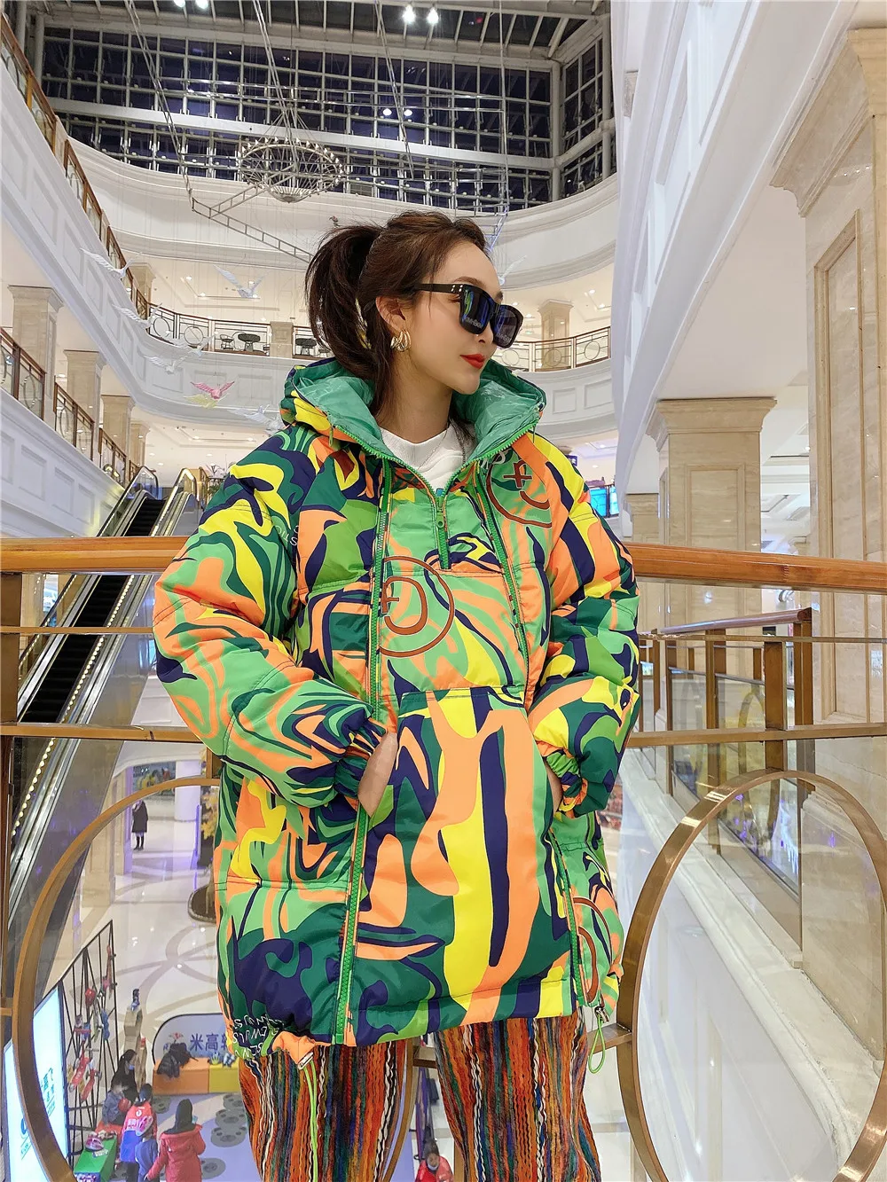 Graffiti Print Fashion Down Jacket Women Hooded Short Parka Thick Warm Winter Jacket Streetwear Loose Hip Hop Cotton Coat Female