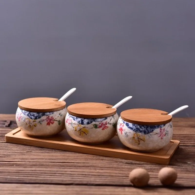 

Japanese-style Snowflake Glaze Blue and White Round Seasoning Pot Set Kitchen Supplies with Spoon Salt Sugar Pepper Bottle