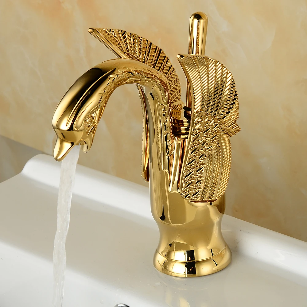 

GOld-fashioned brass bathroom washbasin faucet, swan-style washbasin washbasin faucet, hot and cold mixer installed on the count