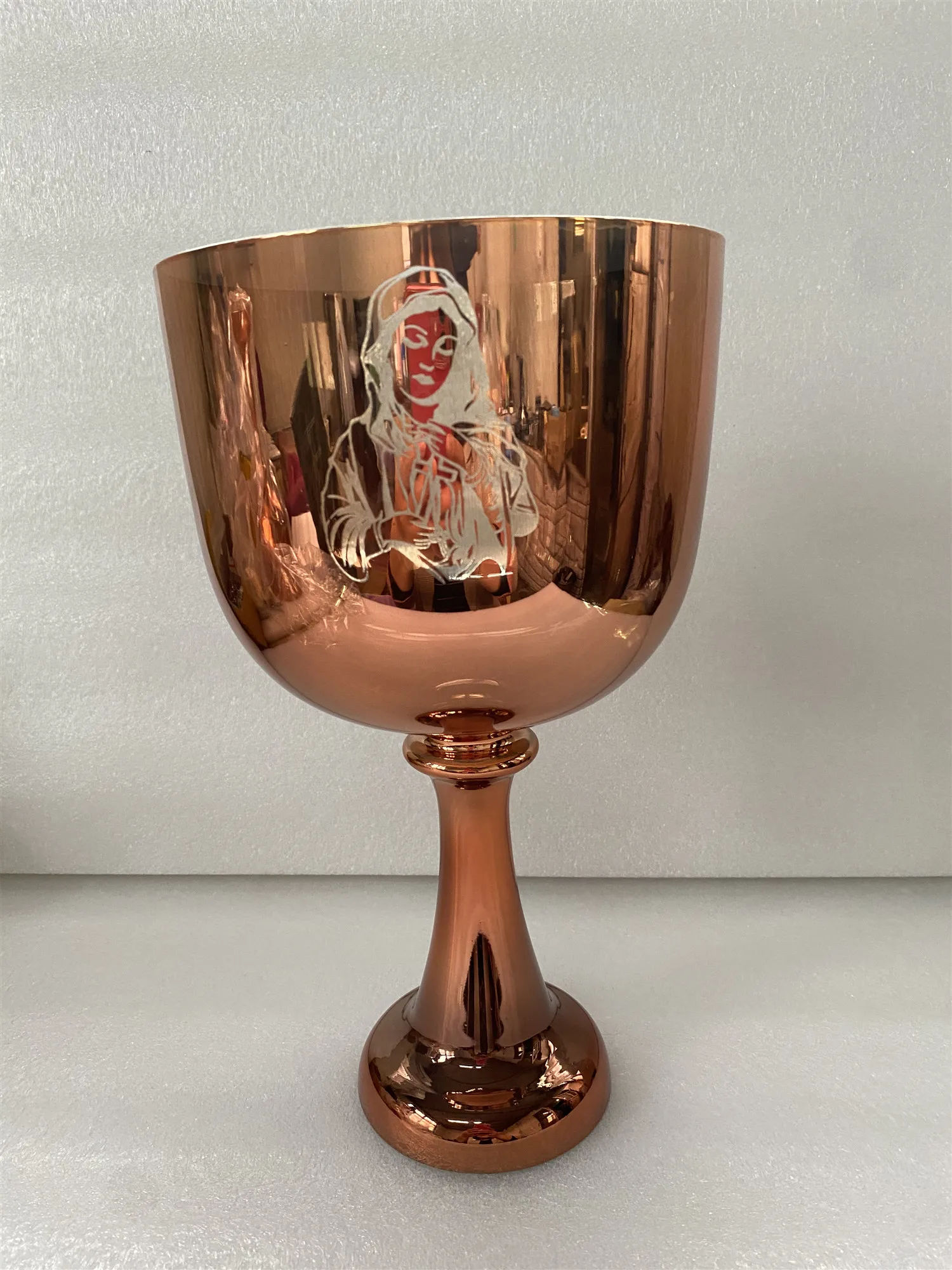 

3rd Octave "F" note Dark rose golden color crystal singing chalice with engravings 432Hz for sound theraphy.