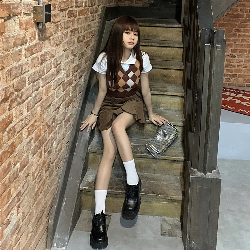 Sweater Vest Women All-match Ins Korean Style Vintage Brown Retro Ladies Chic Sleeveless Argyle V-Neck Slim College Crop Clothes