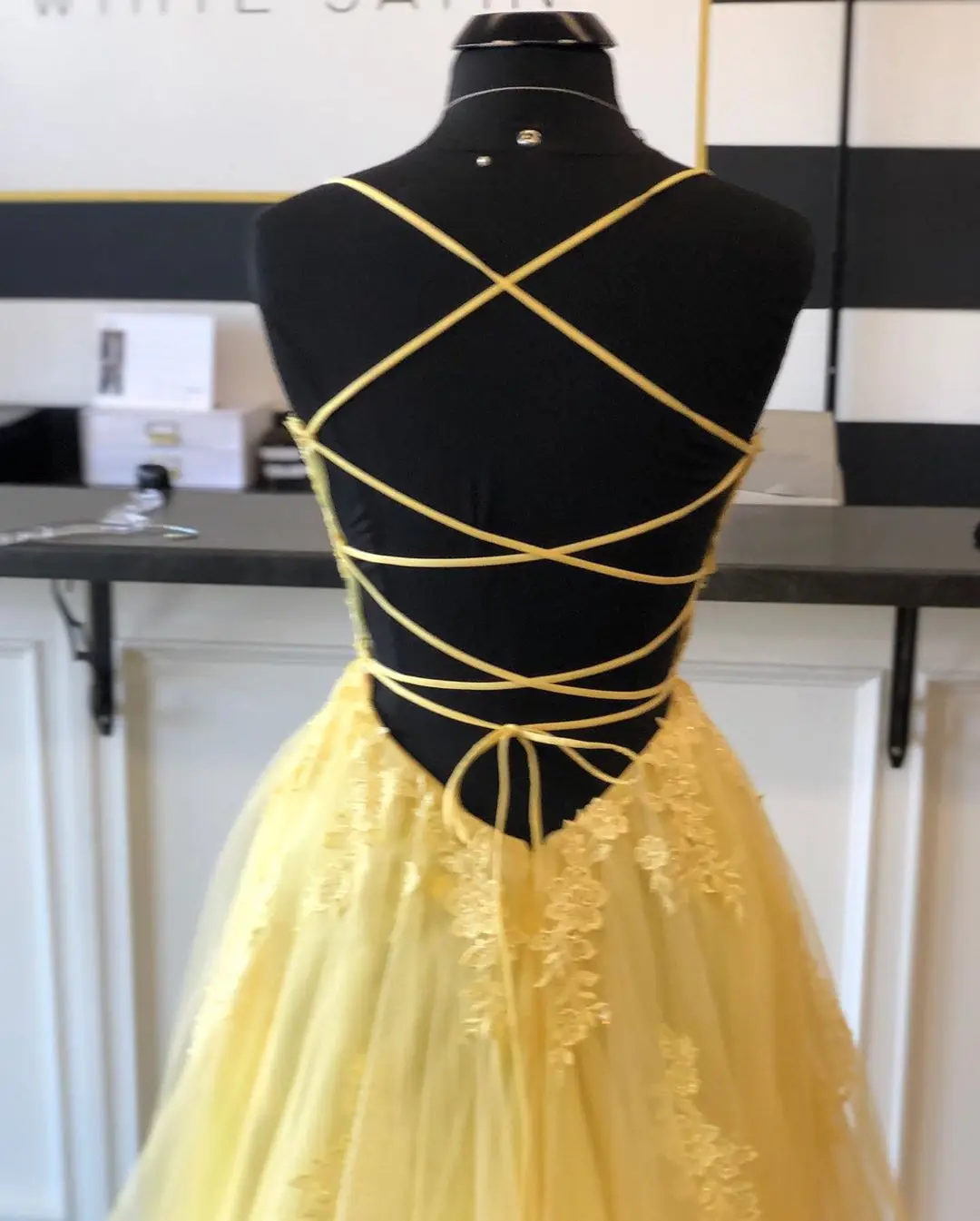 Vestido de fiesta largo con Apliques de encaje para mujer, vestido de noche con tirantes finos, color amarillo