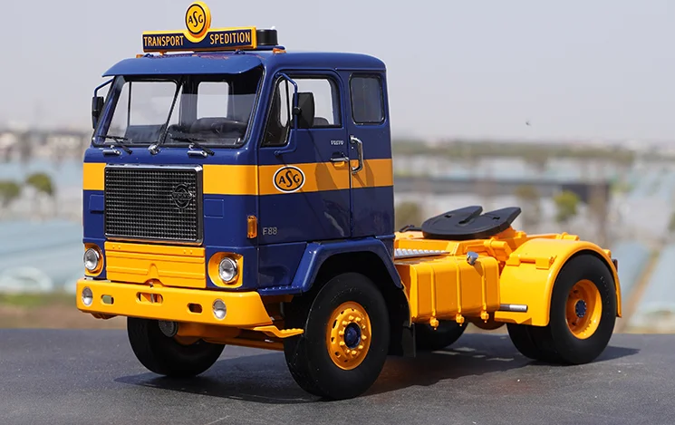 

Classic Original Factory 1:18 Kk F88 Diecast Tractor Truck Model for Collection, Promotional Gift