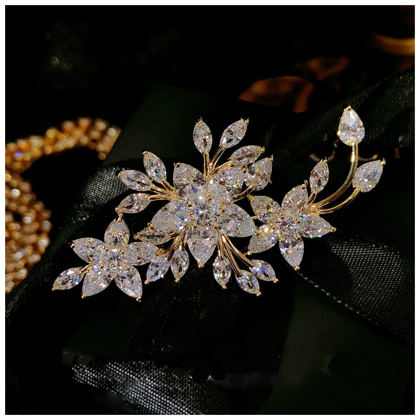 Brooches For Women Floral Design Exquisite Romantic Wedding Bride Costume Jewelry Crystal Brooch Pin Fine Valentine\'s Day gift