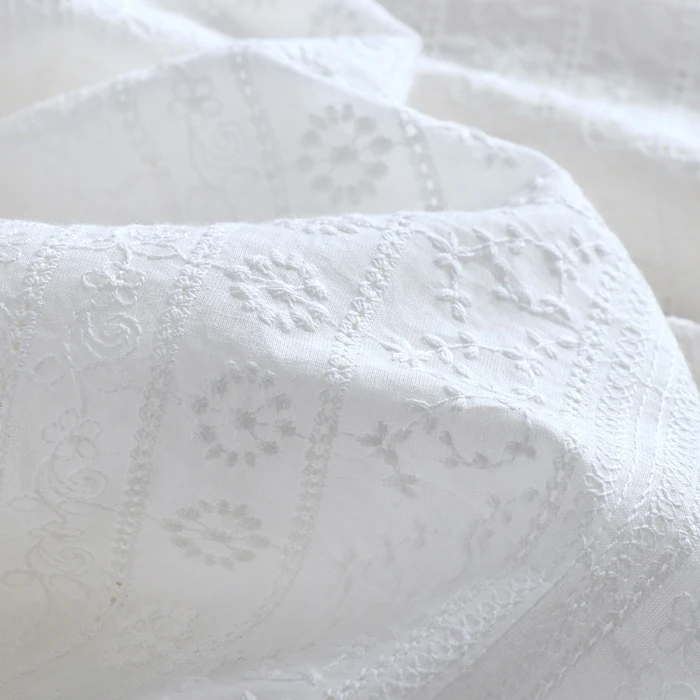 125cm wide 0.5yards/lot Soft and Thin White Embroidery 100% Pure Cotton Cloth Fabric Baby Material / Curtain / Clothes X253