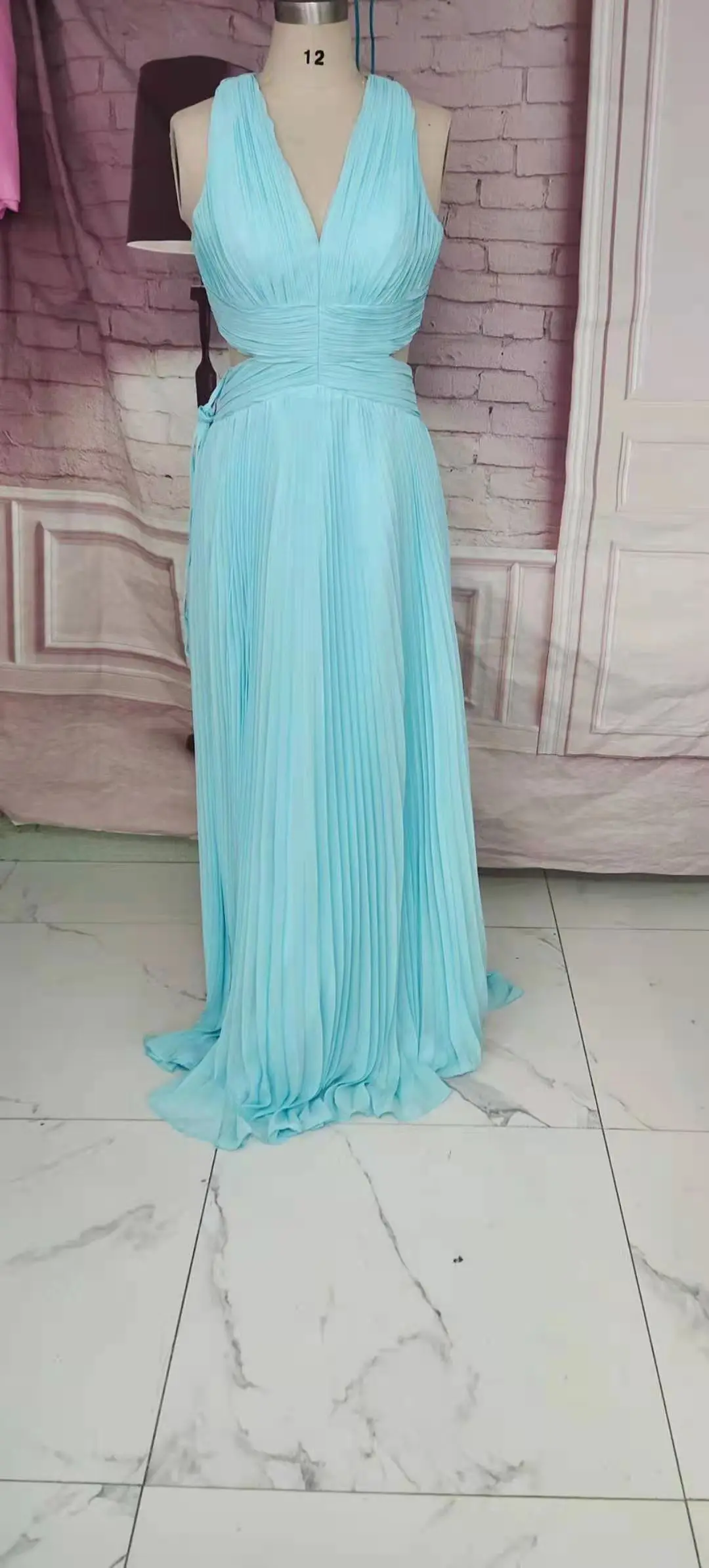 Personalizado sexy longo chiffon azul com decote em v vestidos de noite plissado até o chão criss cross back formal vestidos de festa para mulher