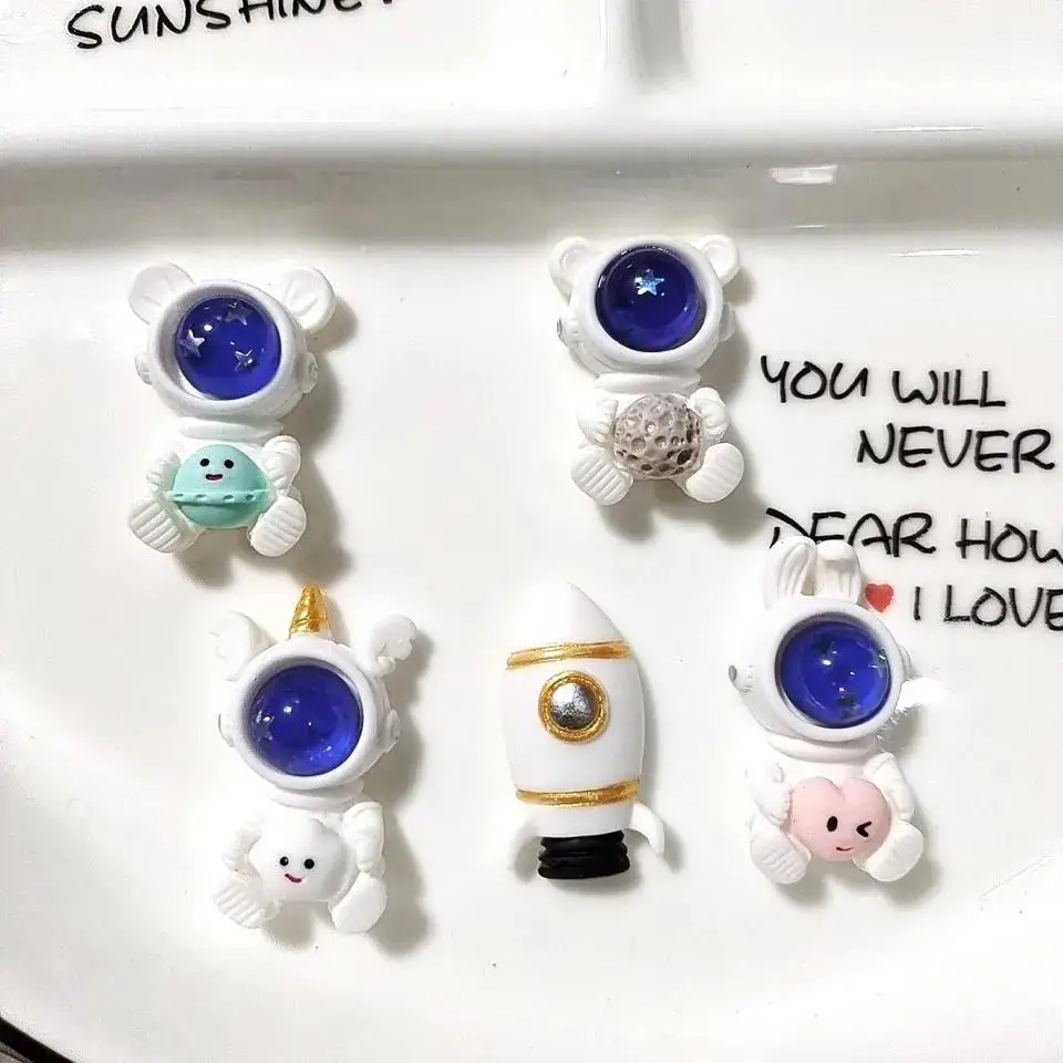 

5Pcs/Set Resin Badges Astronaut Spacecraft Series Resin Broochs Pin Student Trend Shoes Clothing Backpack Pendant Pins