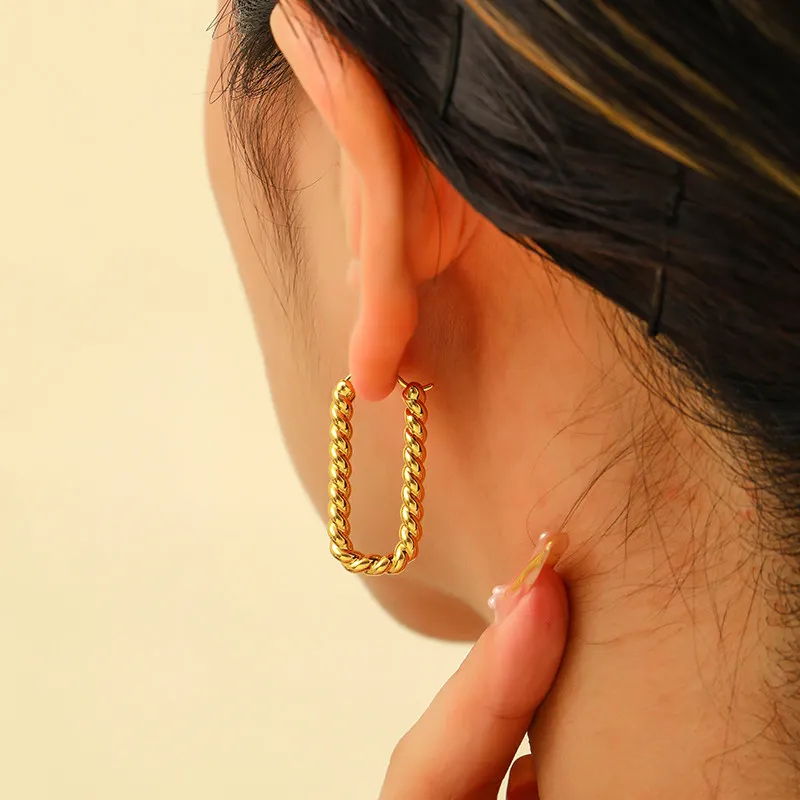 

Hip Hop Vintage Metal Woven Twist U Shape Earrings For Women Fashion Punk Geometric Golden Earclip Wedding Jewellery Accessories