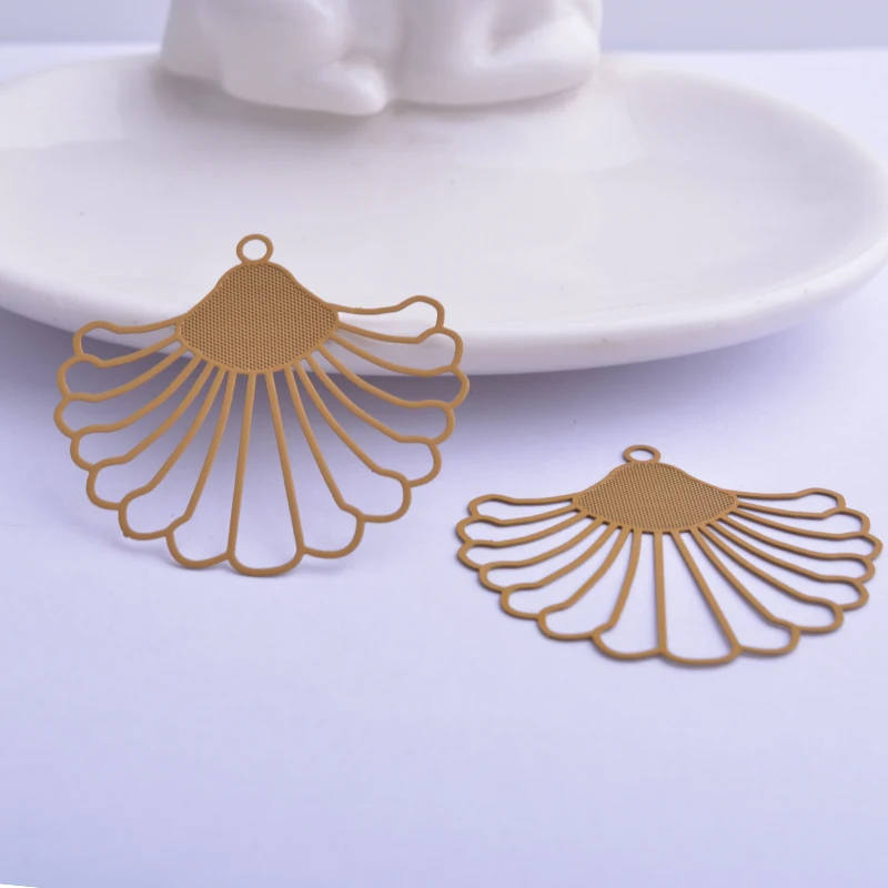 30 Stück AB5017 38*40mm fächerförmige Charms, hohle Blumenanhänger für DIY-Schmuckherstellung – Detail 5