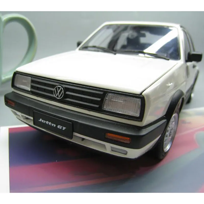 Diecast Alloy 1/18 Original Boutique VW JETTA Car Model Adult Classic Collection Static Display Boy Toys