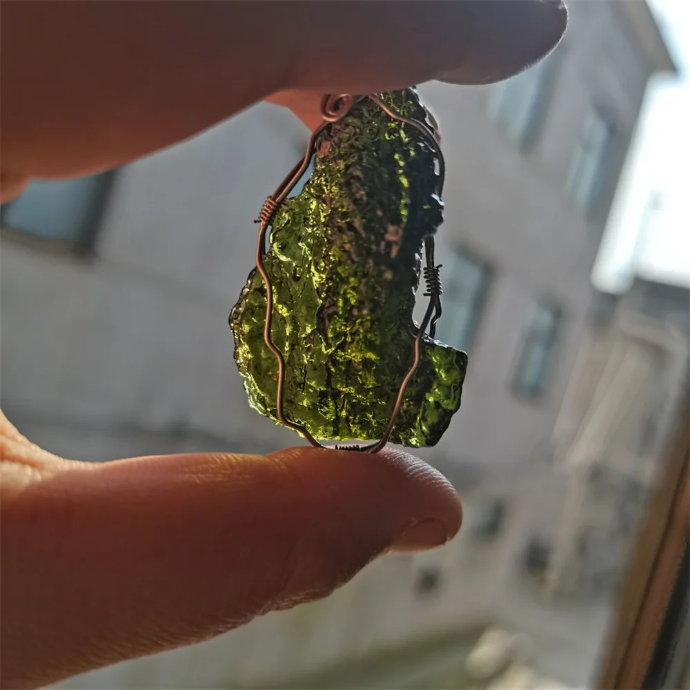 Moldavite green aerolites crystal stone pendant energy apotropaic free rope Necklace Health From Czech stony meteorite