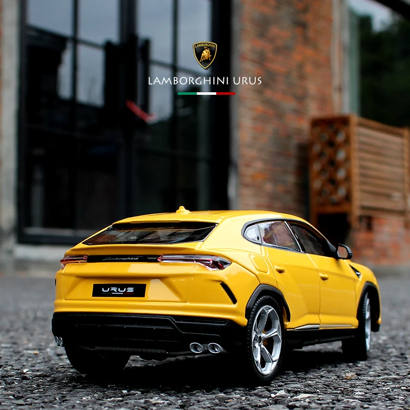 Maisto 1:24 Lamborghini URUS simulation alloy car model crafts decoration collection toy tools gift