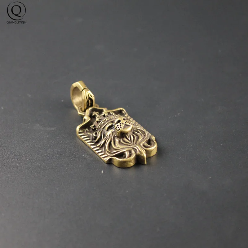 Vintage Brass King of The Steppe Lion Keychain Pendant Jewelry Copper Punk Key Holder Hanging Ornaments Car Keyrings Decorations