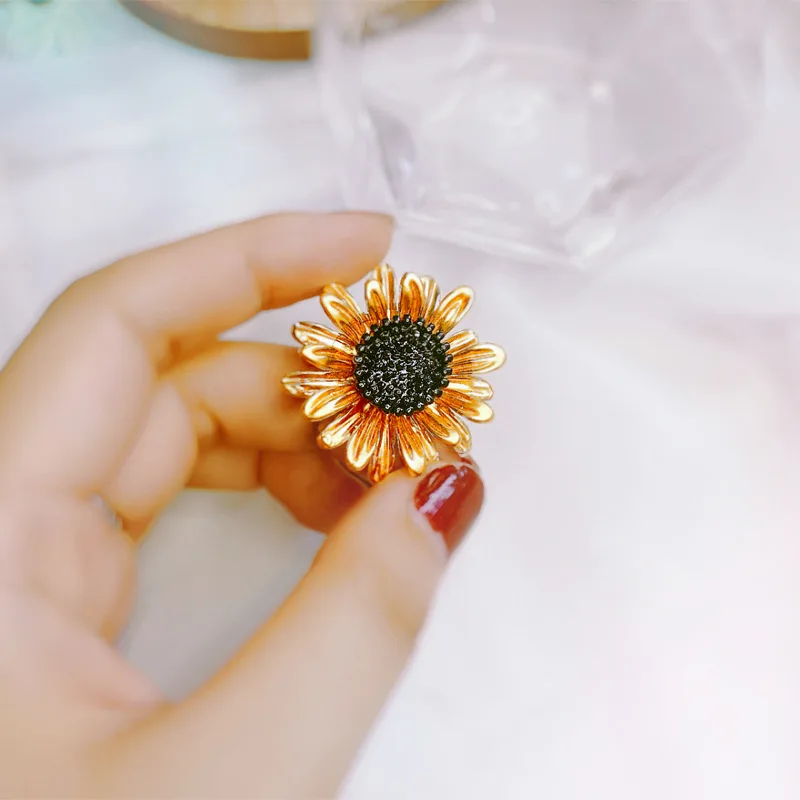 Korean Style Temperament Personality Daisy Brooch Female Simple Anti-empty Pin Creative New Sunflower Suit Accessories