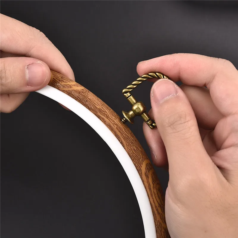 Sewing Tool Round Wooden Color Embroidery Hoops Frame Set Plastic Embroidery Hoop Rings For DIY Cross Stitch Needle Craft Tool