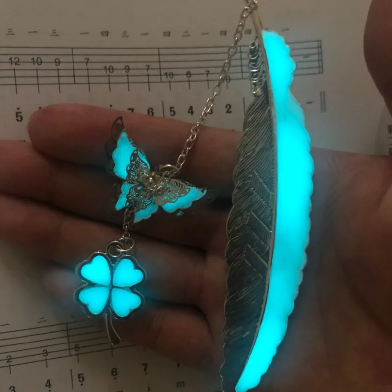 Lichtgevende Vlinder Veer Klavertje Vier Bladwijzer Oude Zilveren Legering Fluorescerende Sieraden Diy Plakboek Bookmark Pagina Map