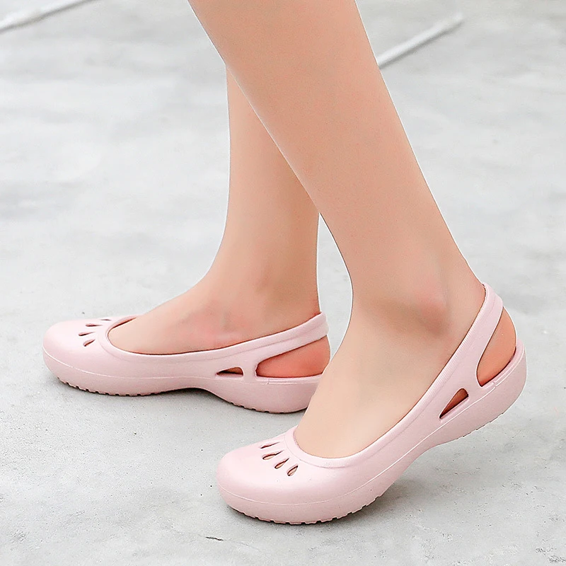 Hospital Scrub Slippers Breathable Lightweight Skidproof Summer Female Flat Sandals Nurse Shoes Medical Shoes EVA Clogs