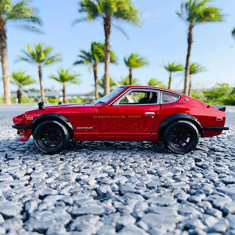 Maisto 1:18 1971 Datsun 240Z Die casting Alloy Retro Car Model Classic Car Model Car Decoration Collection gift