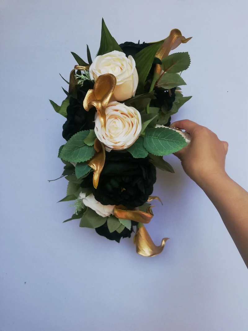 Hand Made Dark Green Poney Bouquet Fleur Artificielle Ivory Rose with Gold Calalily Wedding Bouquet Bruidsboeket