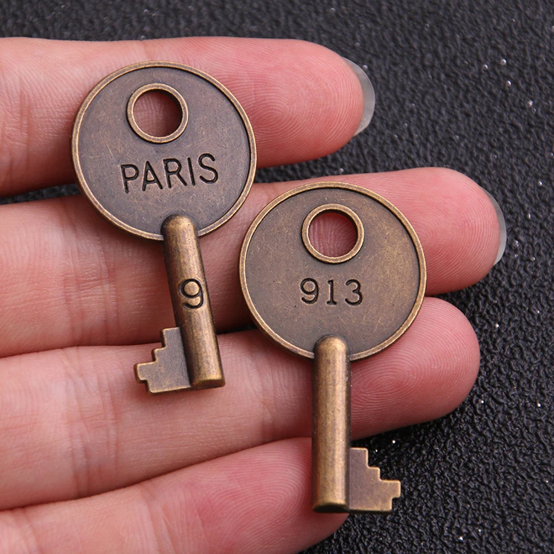 1PCS 22*40mm Antique bronze Vintage Metal Alloy Keys Jewelry Charms Jewelry Pendant Fit Jewelry Making Pendant