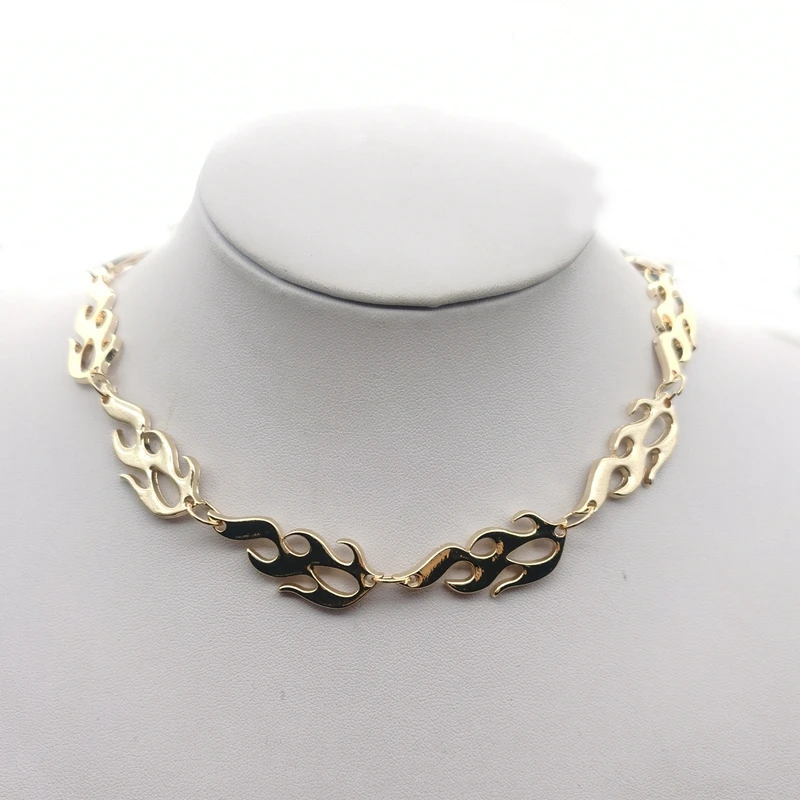 Gargantilla de hierro dorado con diseño de llamas de fuego para mujer, collar de estilo gótico Punk, Hip-hop, cadena pequeña de alambre de púas, regalos