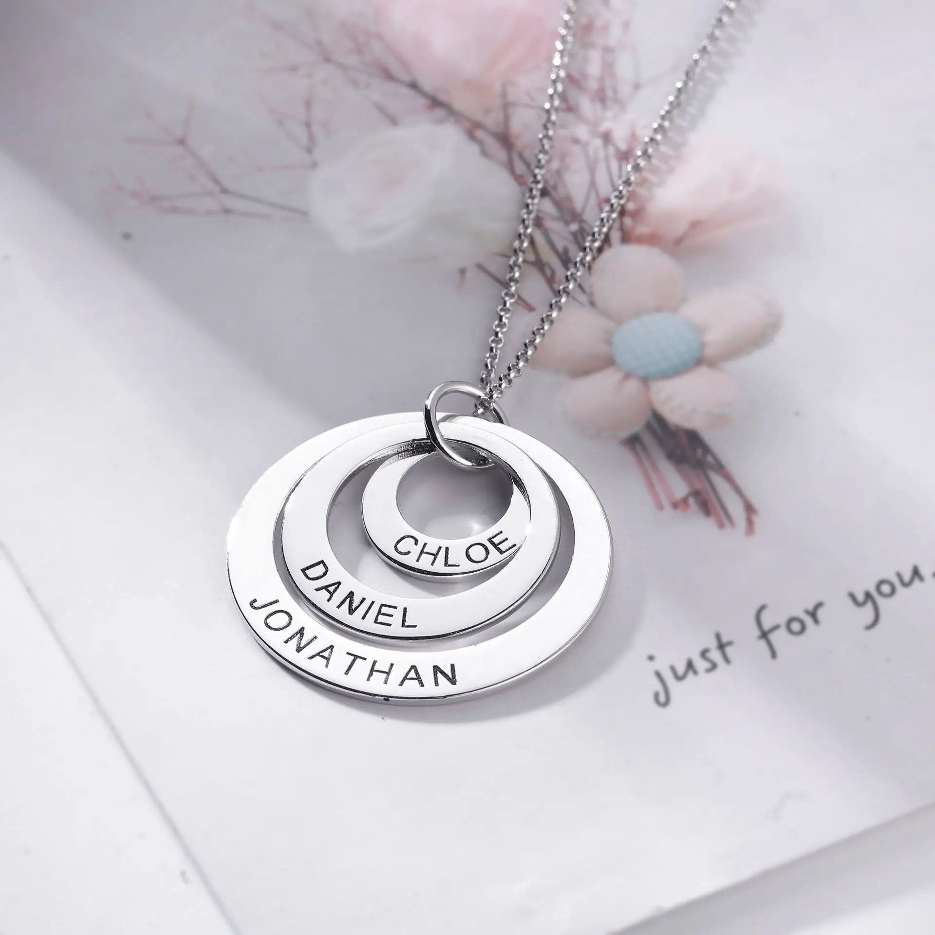 

Personalized Engraving Necklace Round Pendant Necklaces Name Stainless Steel Family Gifts Simple Circle Neck Chain Women Jewelry