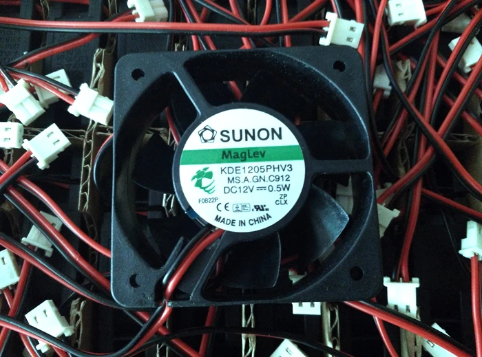 

SUNON KDE1205PHV3 MS.A.GN.C912 Server Cooling Fan DC 12V 0.5W 50x50x15mm 2-wire