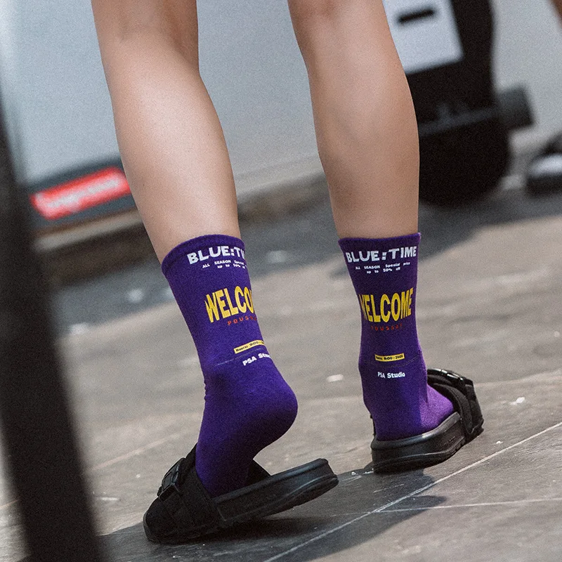 Calcetines de algodón con Logo Popular para hombre y mujer, medias deportivas con letras púrpuras, edición coreana, Otoño e Invierno