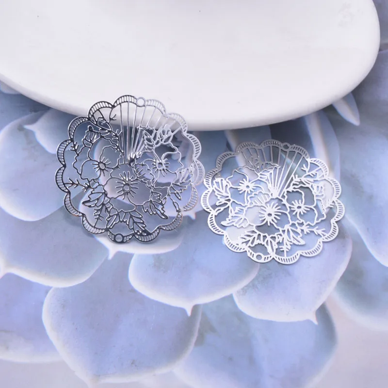 30 Stück AD3118 35mm lackiertes Messing in Silberfarbe, chinesischer Stil, Stickmuster-Blumen-Anhänger, filigrane Schmuckteile für Ohrringe – Detail 8