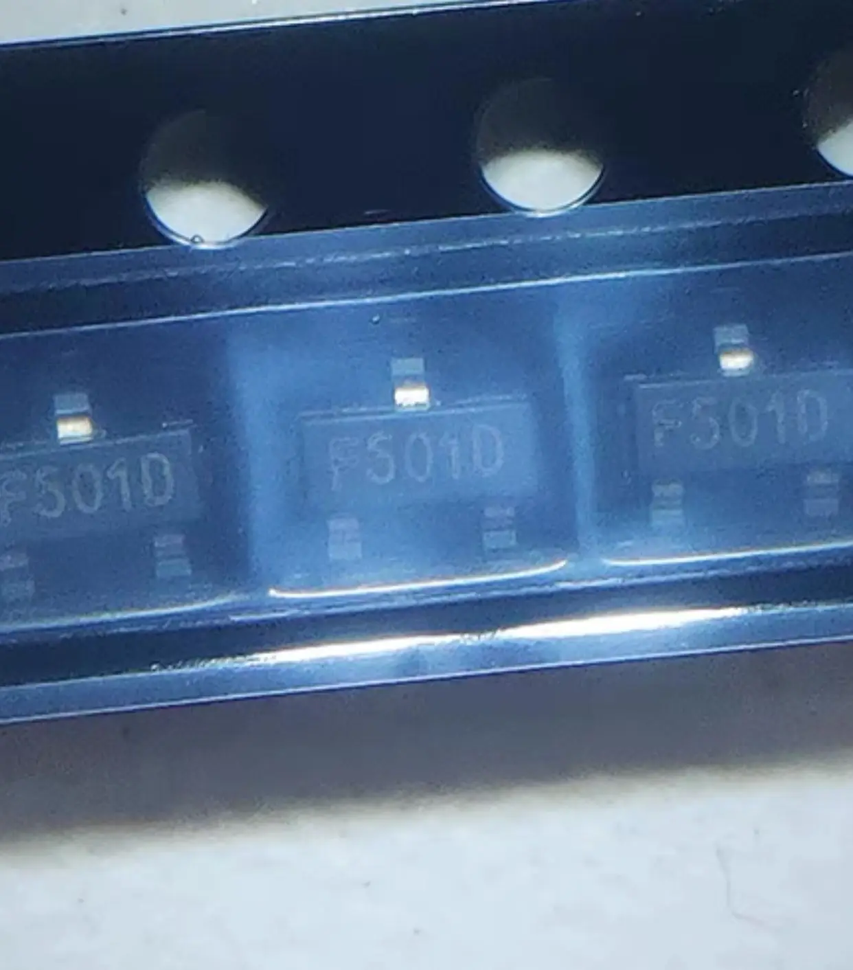 

Бесплатная доставка 10-50CS/CSF501D F501D SOT-23 CSF501
