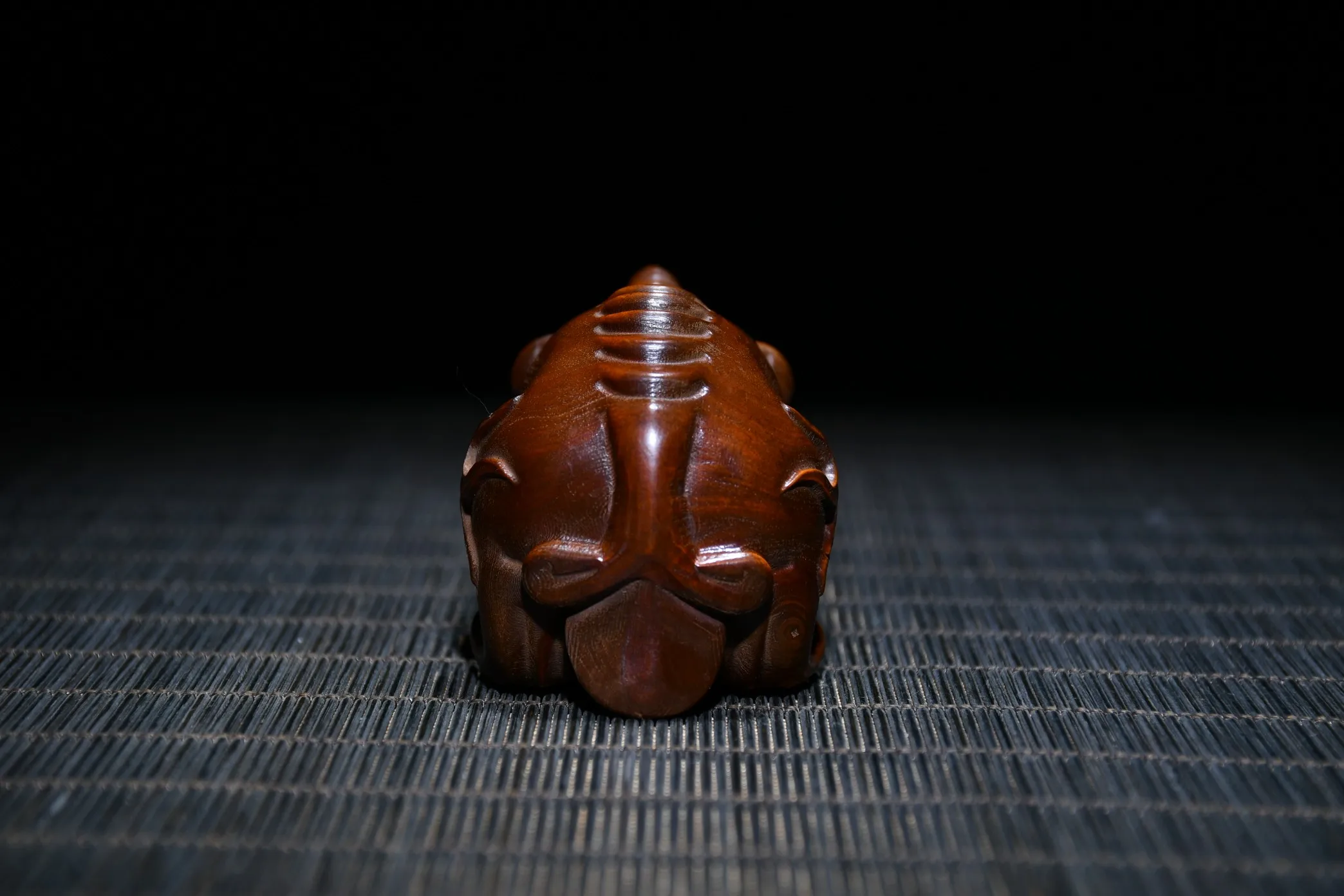 

Непальские народные статуэтки из старого букового дерева: единорог, мифическое существо. Приносят богатство, украшают офис, отпугивают негативные энергии.