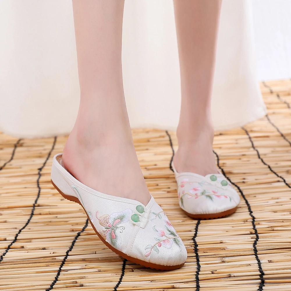 Veowalk Women Soft Flock Cotton Fabric Embroidered Closed Toe Flat Slippers Comfortable Casual Slippers Ladies Casual Home Shoes