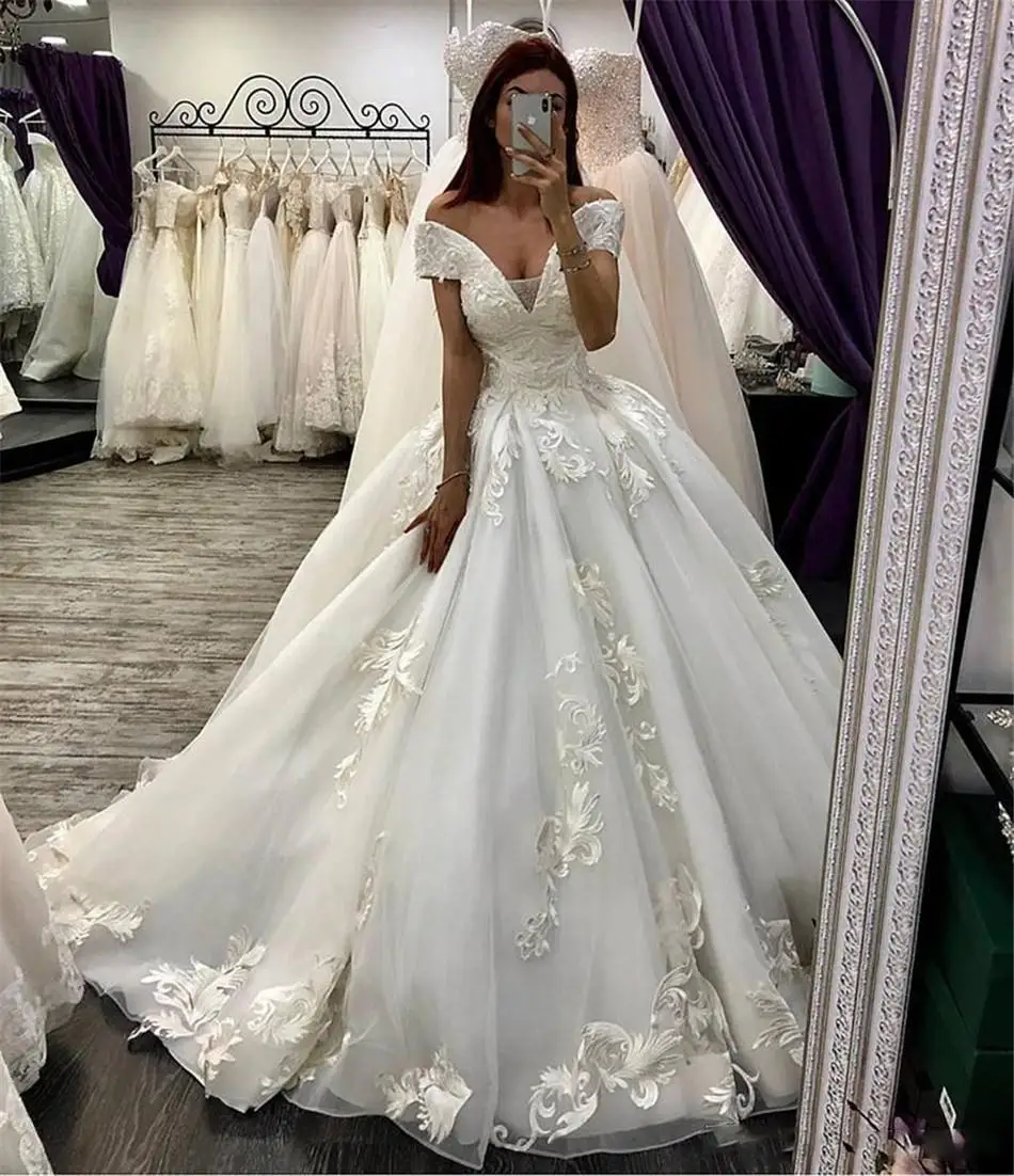 2020 Vintage Abito di Sfera Del Merletto Appliques Abiti Da Sposa In Pizzo Su Indietro Abiti Da Sposa Formale Su Misura Abiti Da Matrimonio Giardino