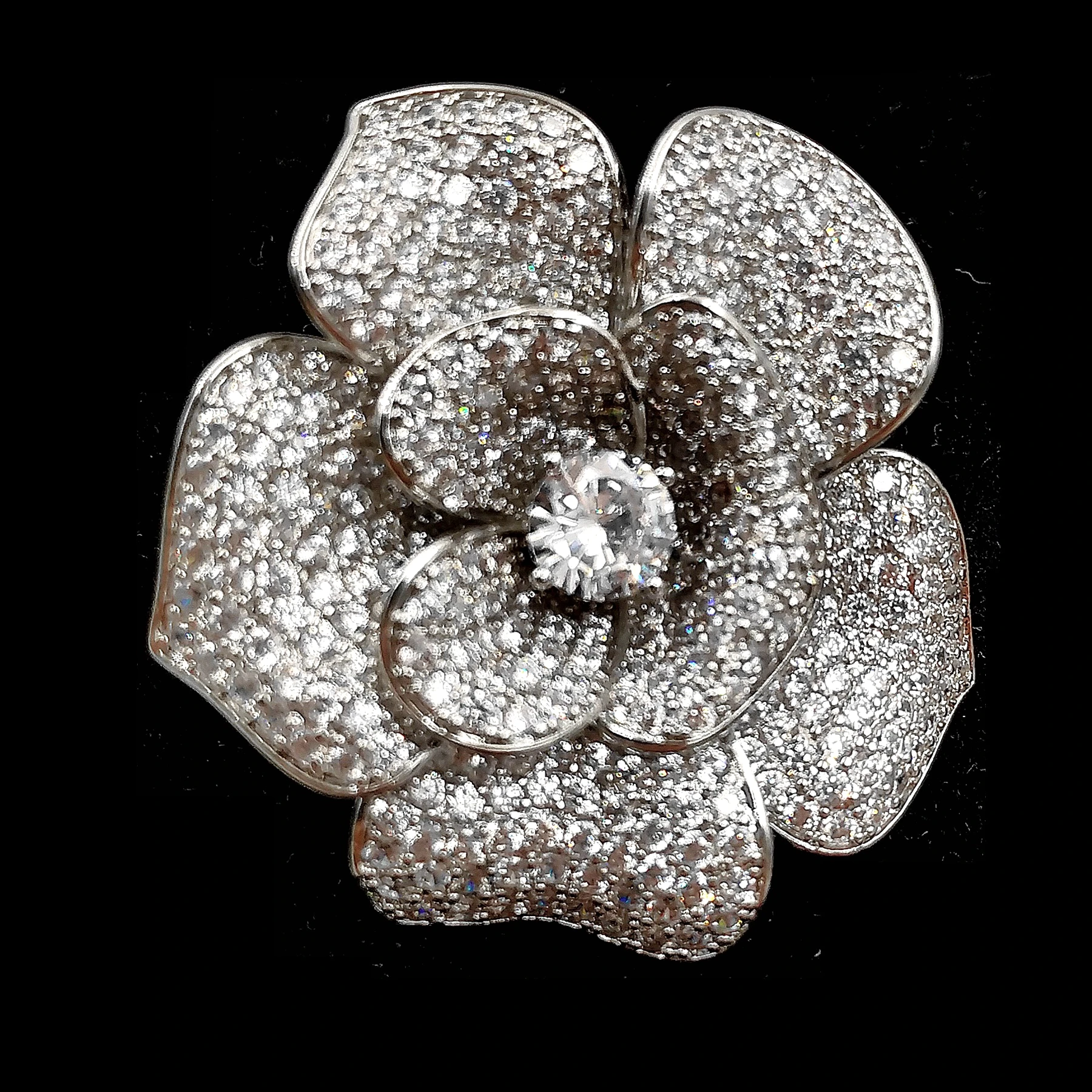 Shiny Stylish Silvertone Full Micro Pave CZ Blossom Clear White Flower Brooches Pins Women Wedding Bouquet Dress Gown Accessory